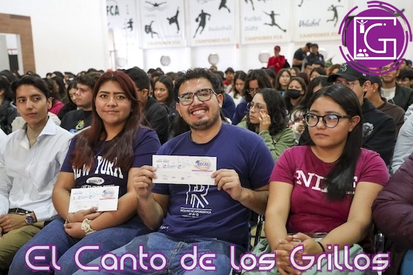 Entregan 926 becas “Universitario A Paso Firme” en #Corregidora