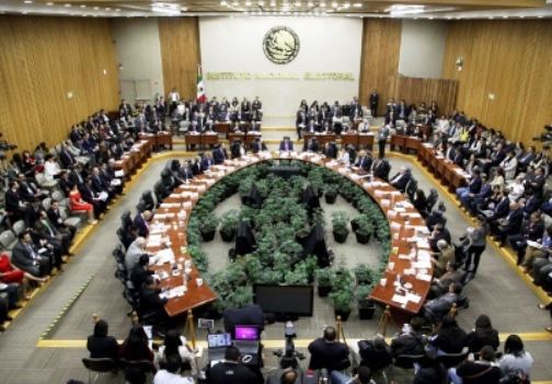 Prevé @INEMexico multar por más de 5 mdp a @delfinagomeza por espectaculares no reportados