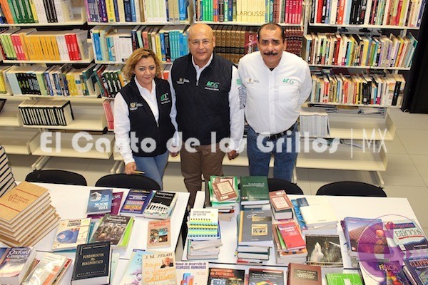 Recibe @UT_Corregidora donación de libros de la empresa La Vidriera Querétaro