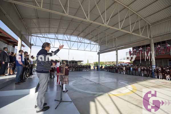 Entrega @memovegamx material de construcción a 2 escuelas de La Floresta