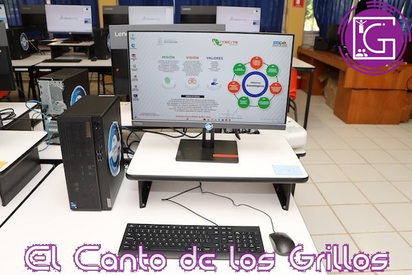 Entrega Sedeq equipo de cómputo a estudiantes de Cecyteq #Huimilpan