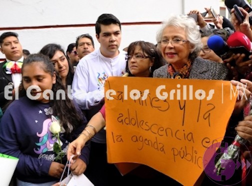 Niños llevan serenata a López Obrador y destacan importancia de sus #derechos