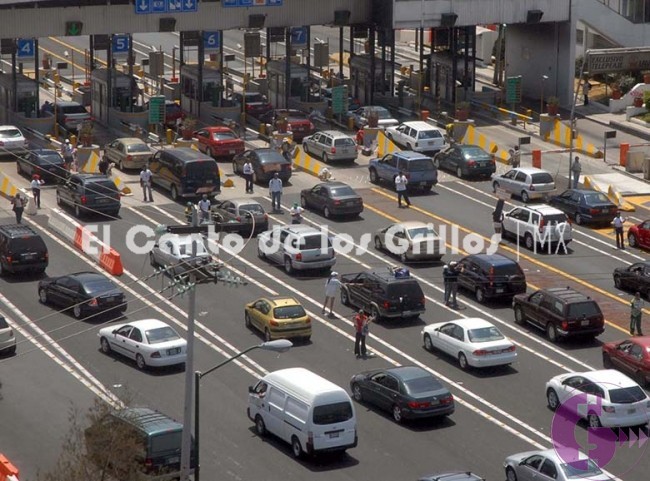Incesante flujo de paseantes en carreteras por #vacaciones de verano