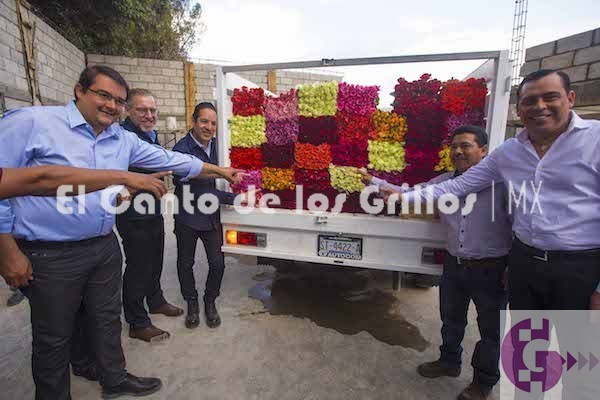 Entregan apoyos por más de 8 mdp a floricultores de #SJR