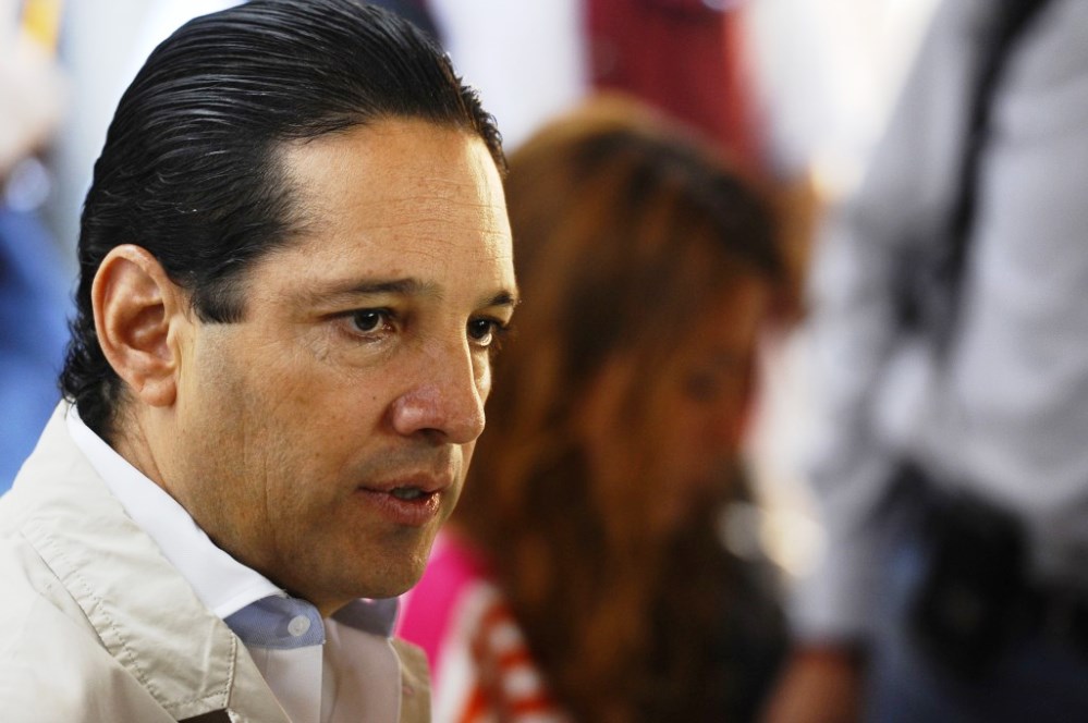 Presenta Pancho declaraciones patrimonial, fiscal y de conflicto de intereses