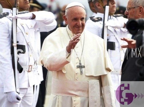 Papa Francisco llega a #Perú para visita oficial de tres días y medio