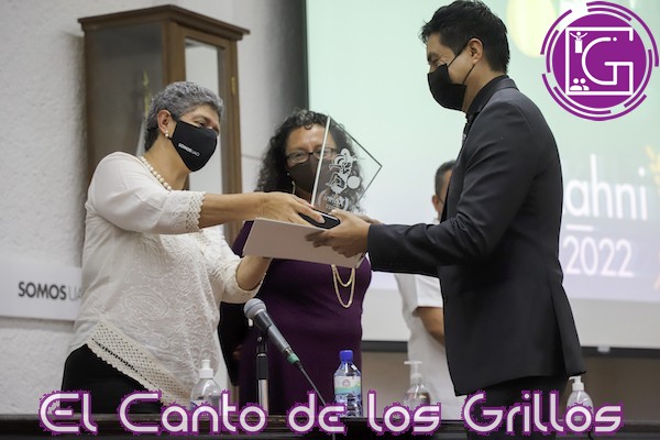 Entrega UAQ premios “Xahni” a la labor docente