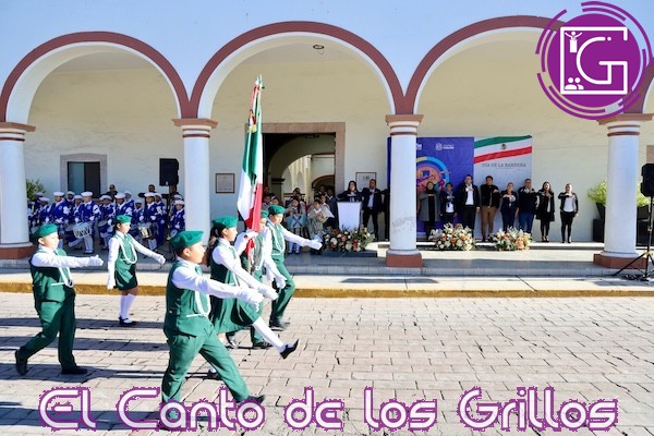 Rinde #Colón homenaje al lábaro patrio en el Día de la Bandera