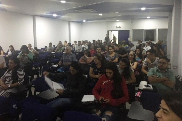 Imparte académica de la @UP_SRJ conferencia en Colombia