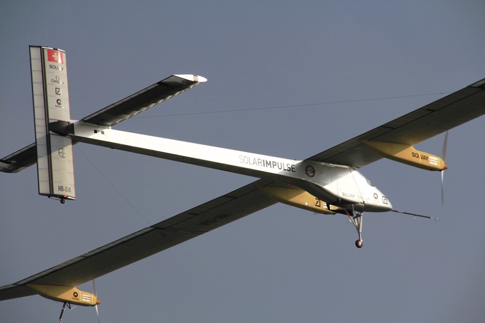 Avión propulsado con energía solar aterriza con éxito en California