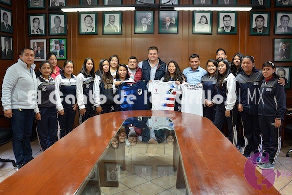 Apoya @TonoMejiaLira a selecciones de futbol que representarán a #Tequisquiapan en Veracruz