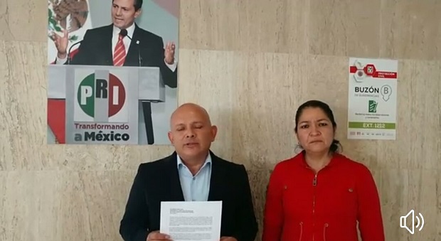 Priistas queretanos entregan cartas contra JJ Ruiz a @EnriqueOchoaR