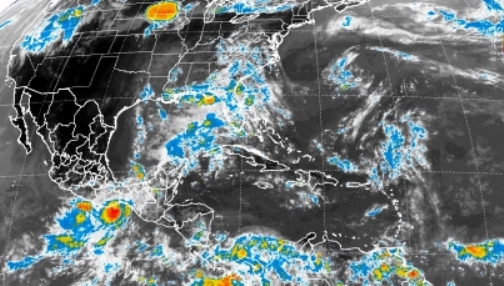 Tormenta tropical Calvin, a 80 kilómetros de Salina Cruz, Oaxaca