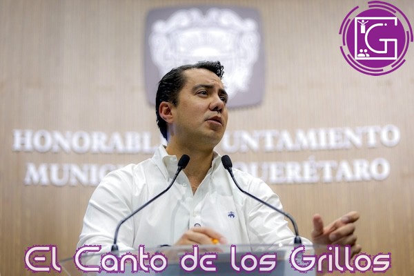 Entrega Felifer Macías primer corte de tarjetas del programa “El Extra”