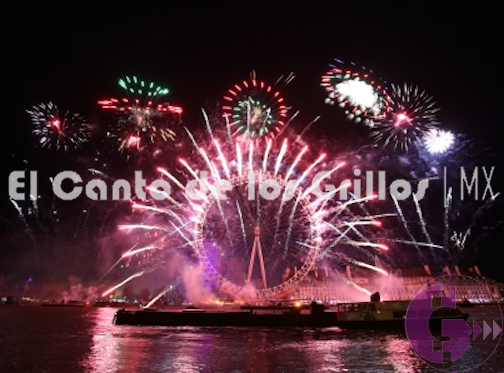 Con pirotecnia, dan la bienvenida al 2019 en el mundo