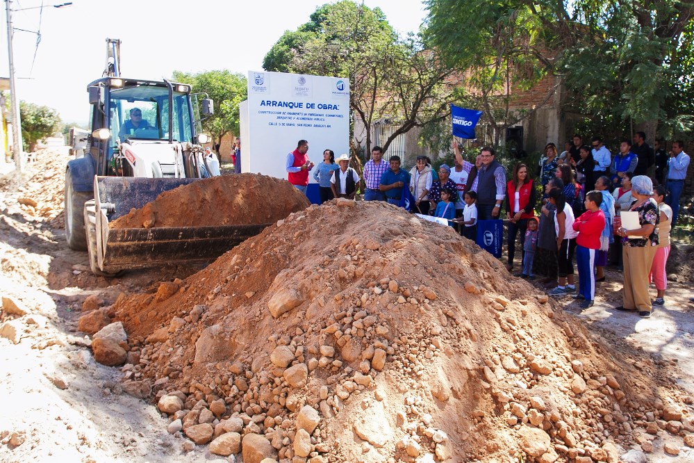 Arrancan obras en el Barrio de la Cruz y San Pedro Ahuacatlán