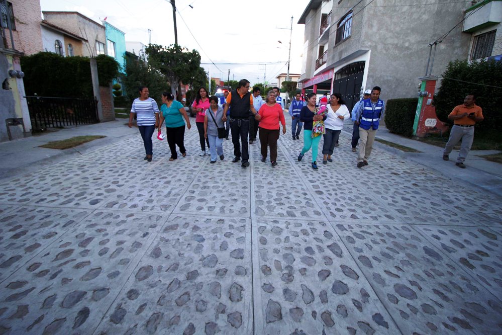 Entrega @memovegamx obras de empedrado y rehabilitación de cancha en zona oriente