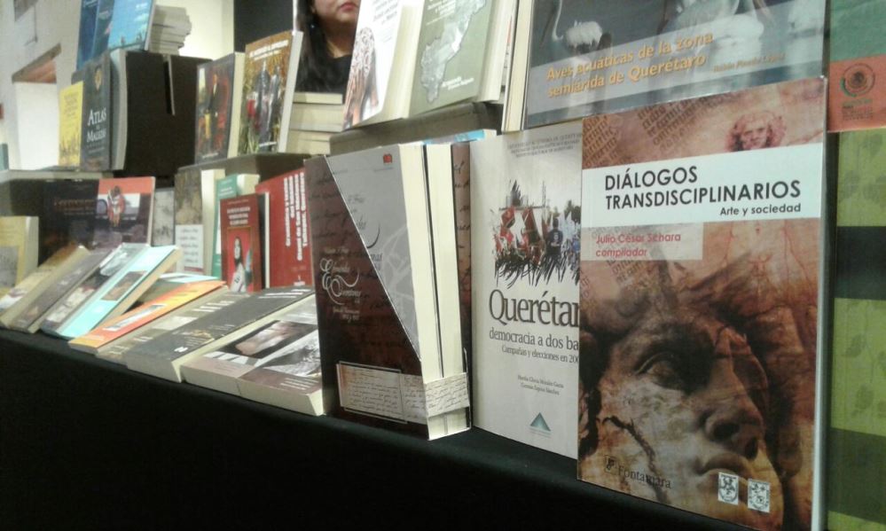 Recibe Cultura Municipal de SJR donación de libros de la UAQ