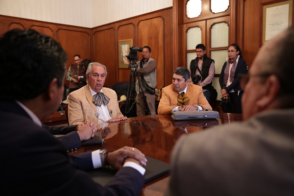 Dona gobierno predio para la construcción de lienzo charro