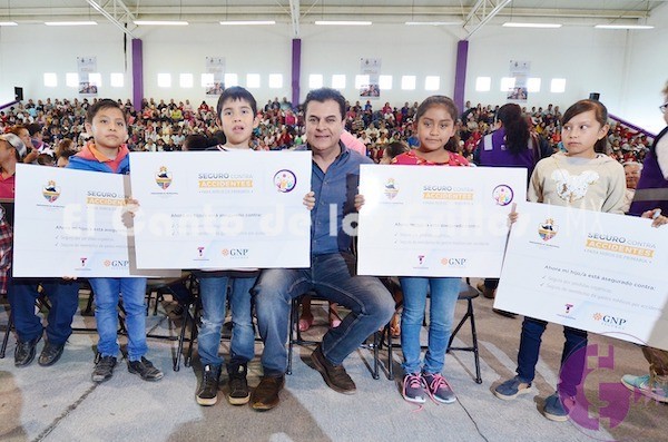 Implementa @TonoMejiaLira seguro escolar para alumnos de primaria