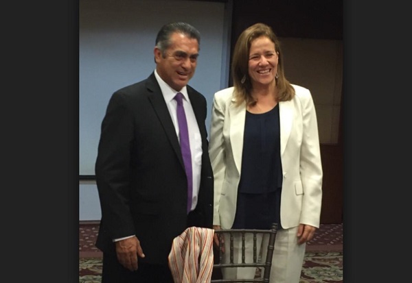 Lleva Margarita Zavala 35 mil firmas y 'El Bronco' llega a 20 mil