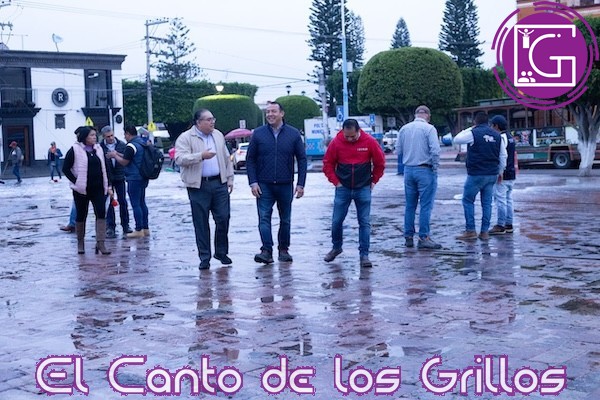 Supervisa Roberto Cabrera trabajos de limpieza en Plaza Independencia y Jardín de la Familia