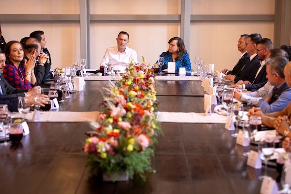 Se reúne gobernador con rectora y directores de la UAQ