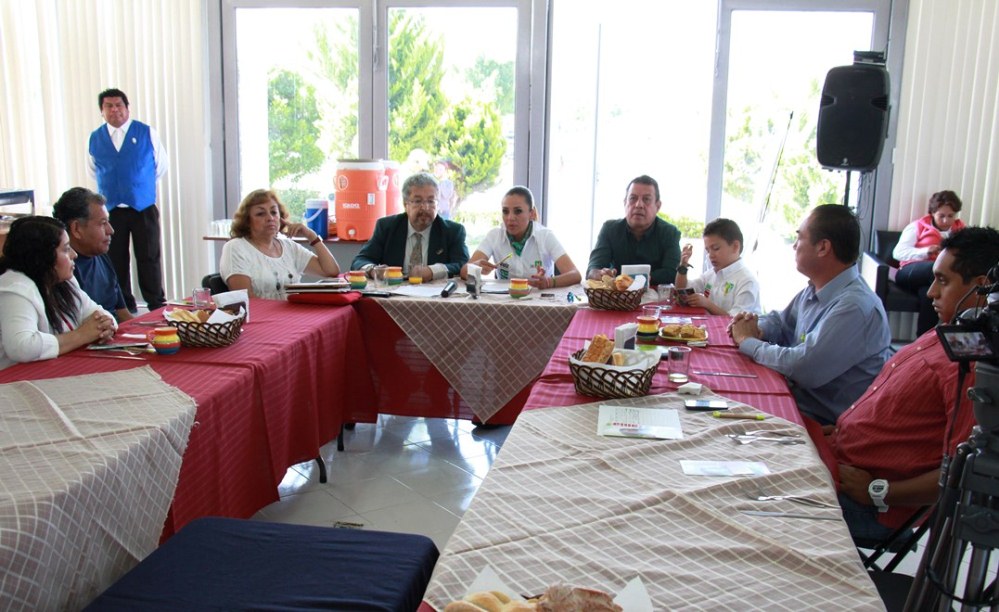 Traza Tania Ruiz agenda legislativa con la Asociación de Colegios de Profesionistas