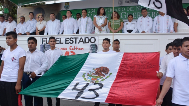 Activos, celulares de normalistas tras supuesta incineración