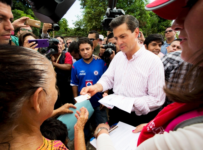 Entrega gobierno federal apoyos a más de 82 mil damnificados por #sismo