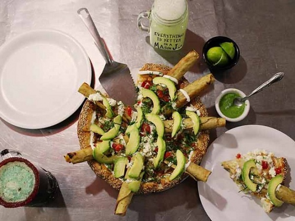 Conoce la pizza de tacos dorados