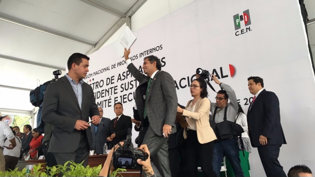 Se registra @EnriqueOchoaR para dirigir el PRI