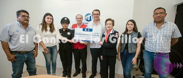 Donan @memovegamx y empleados municipales $186 mil a la Cruz Roja