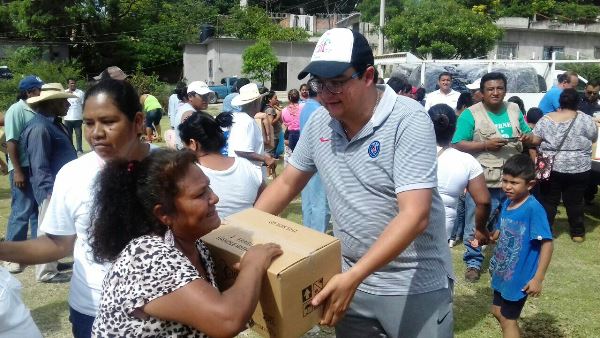 Personalmente, alcalde entrega en Morelos 7 toneladas de víveres enviados por sanjuanenses
