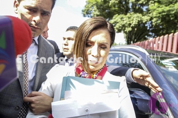 Rosario Robles, única mujer entre cómplices hombres