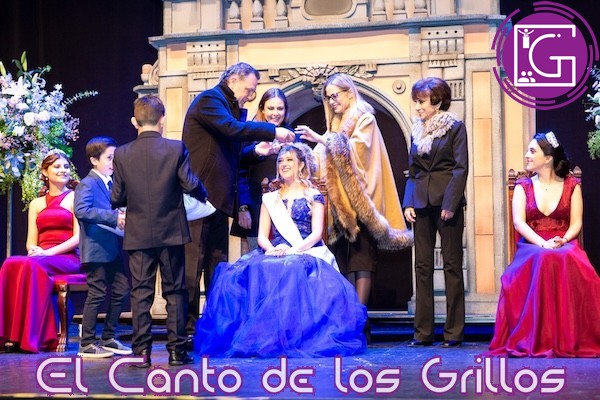 Corona Kuri a María Fernanda II como Reina de las Fiestas de Navidad 2023