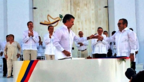 Firman gobierno colombiano y las FARC el Acuerdo de Paz