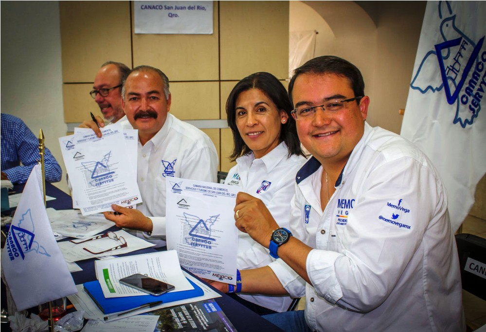 Se reúne Vega con directivos de Canaco