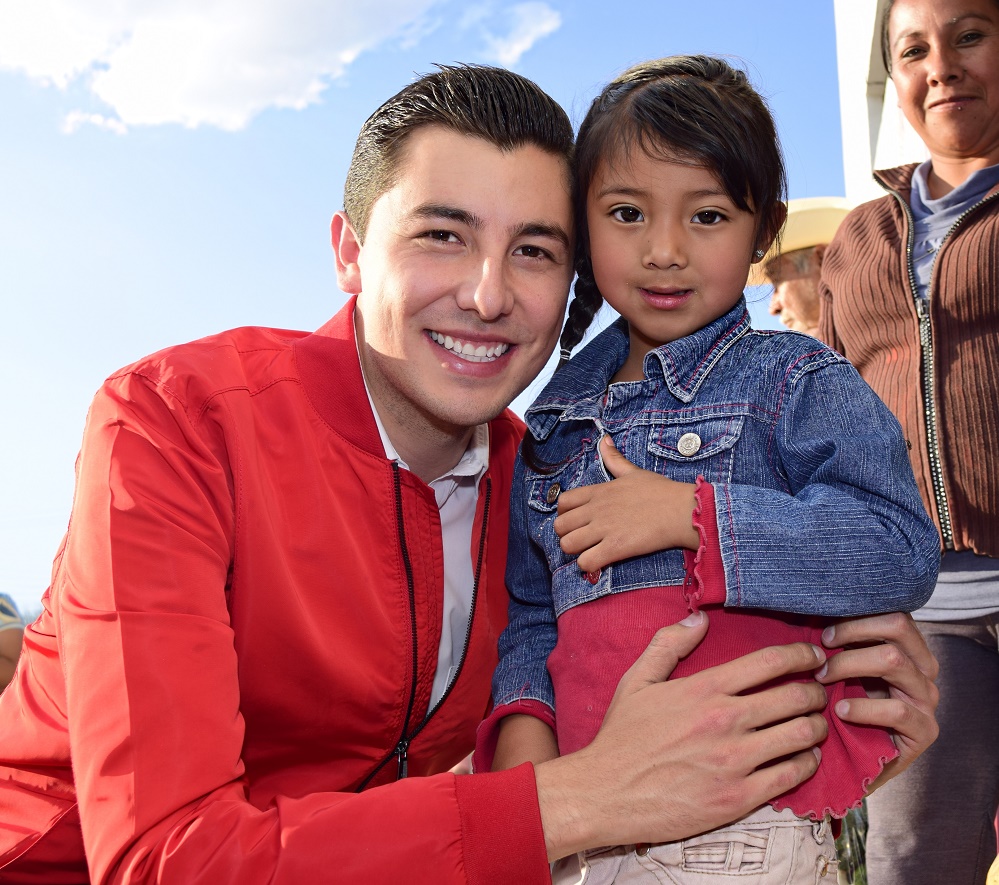 Más resultados para la gente: Héctor Magaña