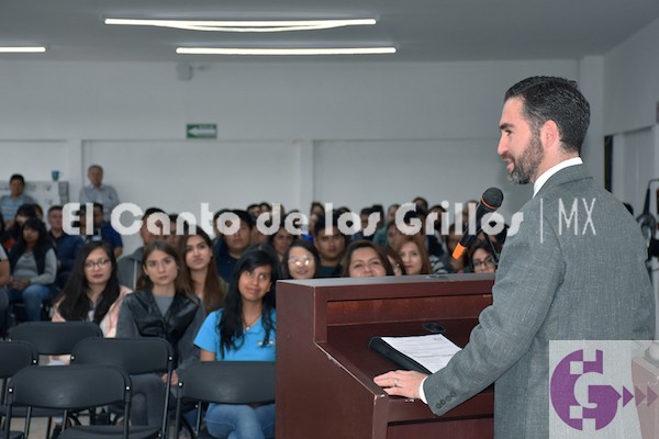 Colaboran @IEEQcomunica y UNIQ para fortalecer el compromiso democrático de los jóvenes