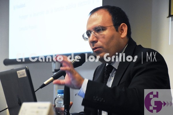 Imparte consejero del @IEEQcomunica conferencia sobre delitos electorales