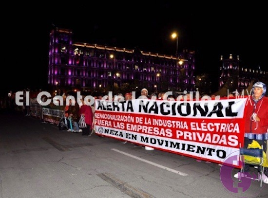 Manifestantes piden borrón y cuenta nueva en cobros de luz