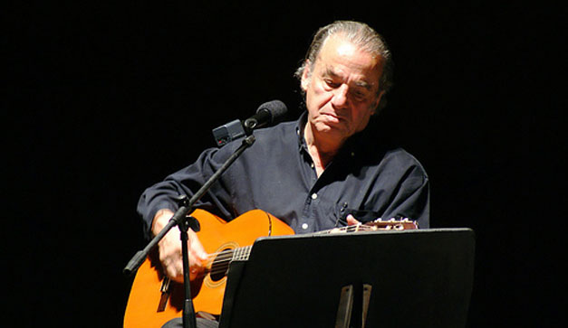 En medio de aplausos, celebra Óscar Chávez medio siglo de trayectoria