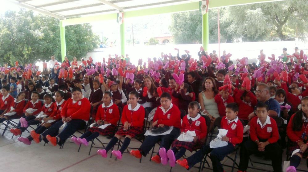 SEDIF entregó ‘Gallitos’ en Tolimán y Peñamiller