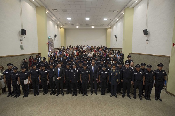 Con graduación de 38 nuevos policías, #SJR cuenta con cifra histórica de 420 elementos: @memovegamx