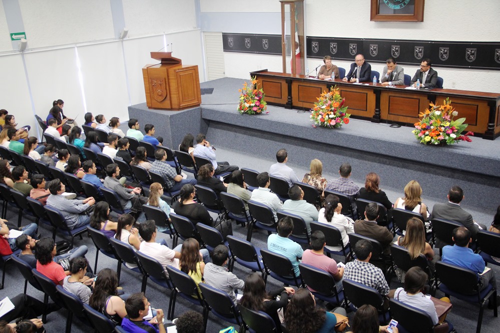 Debate @UAQmx sobre atención a víctimas en la entidad