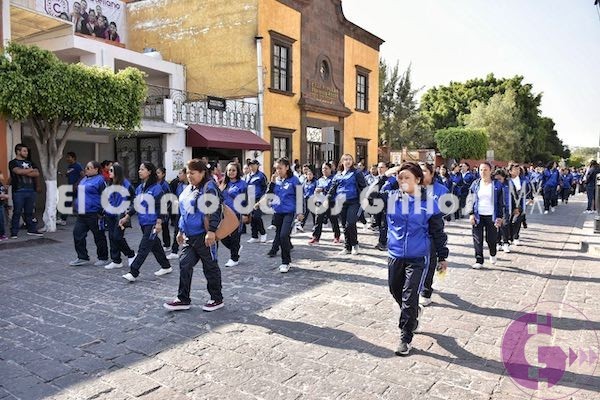 Desfilan mil 500 trabajadores en #Corregidora