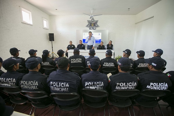 Impulsa @memovegamx preparación académica de policías sanjuanenses
