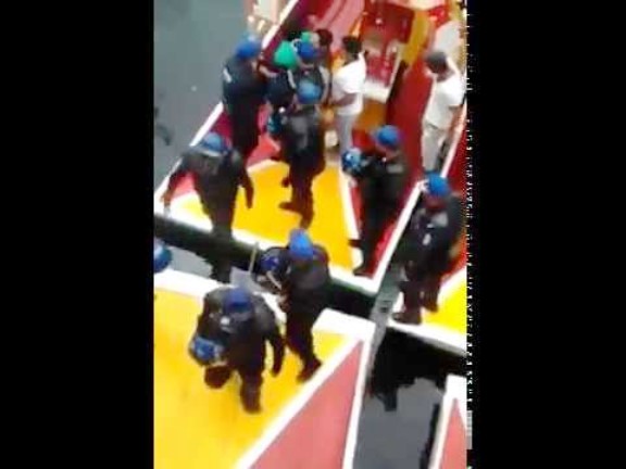 #Video: Riña entre policías y comerciantes en Xochimilco