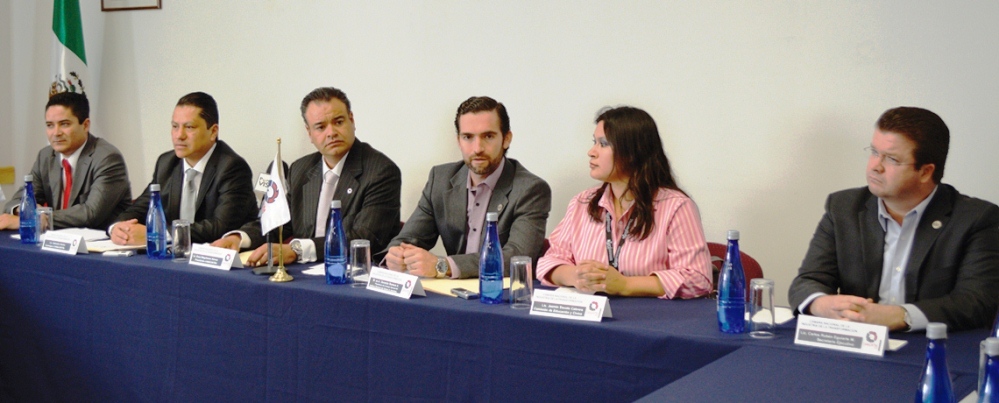 Firman convenio IEEQ y Canacintra SJR